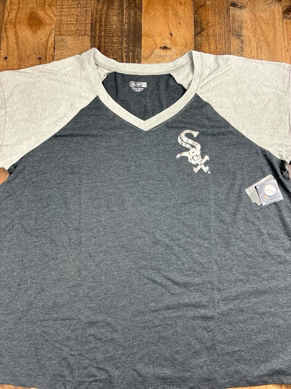New Era Chicago White Sox Women's Tri-Blend Raglan V-Neck T-Shirt